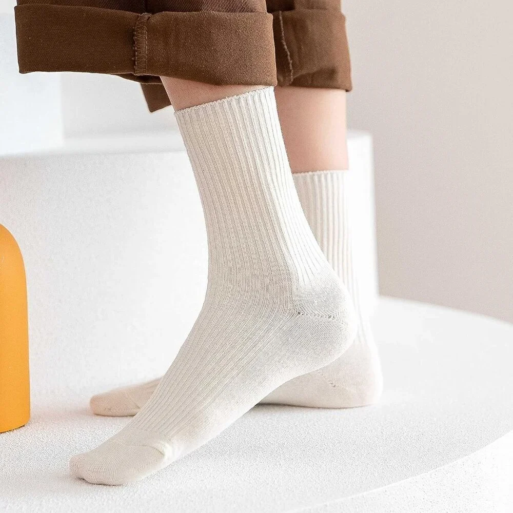 Women's Solid Color Cute Crew Casual Athletic Aesthetic Neutral Cotton Socks